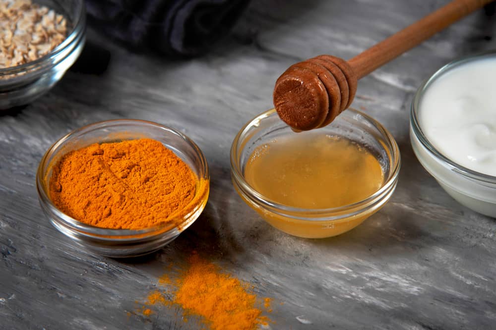 mặt nạ nghệ tươi kết hợp với sữa chua chống viêm