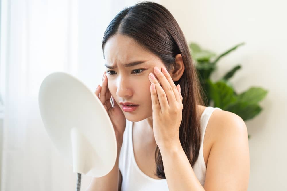 xóa nếp nhăn vùng mắt tại nhà