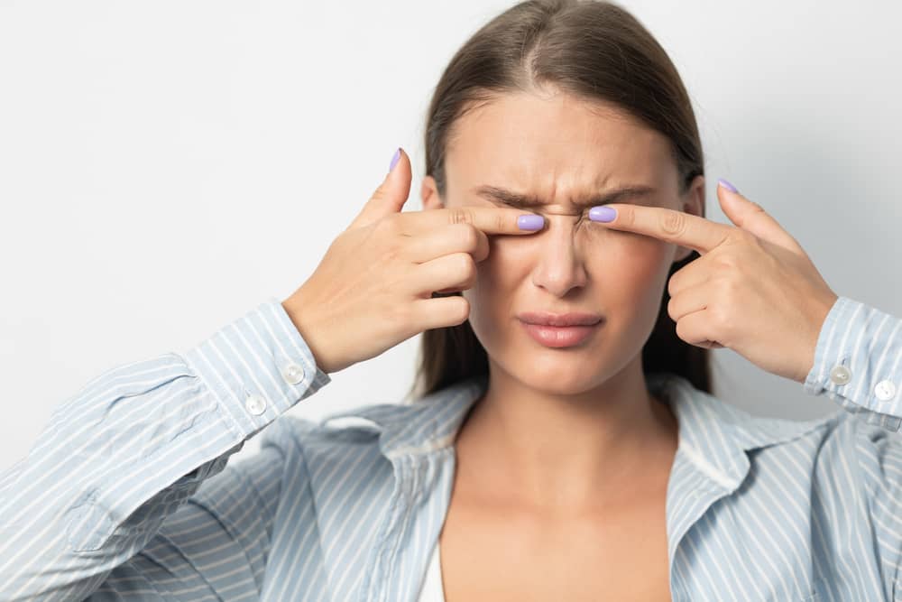 làm sao để hết họng mắt dưới một cách hiệu quả